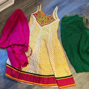 Indian outfit, anarkali / Indian dress saree / salwar kameez